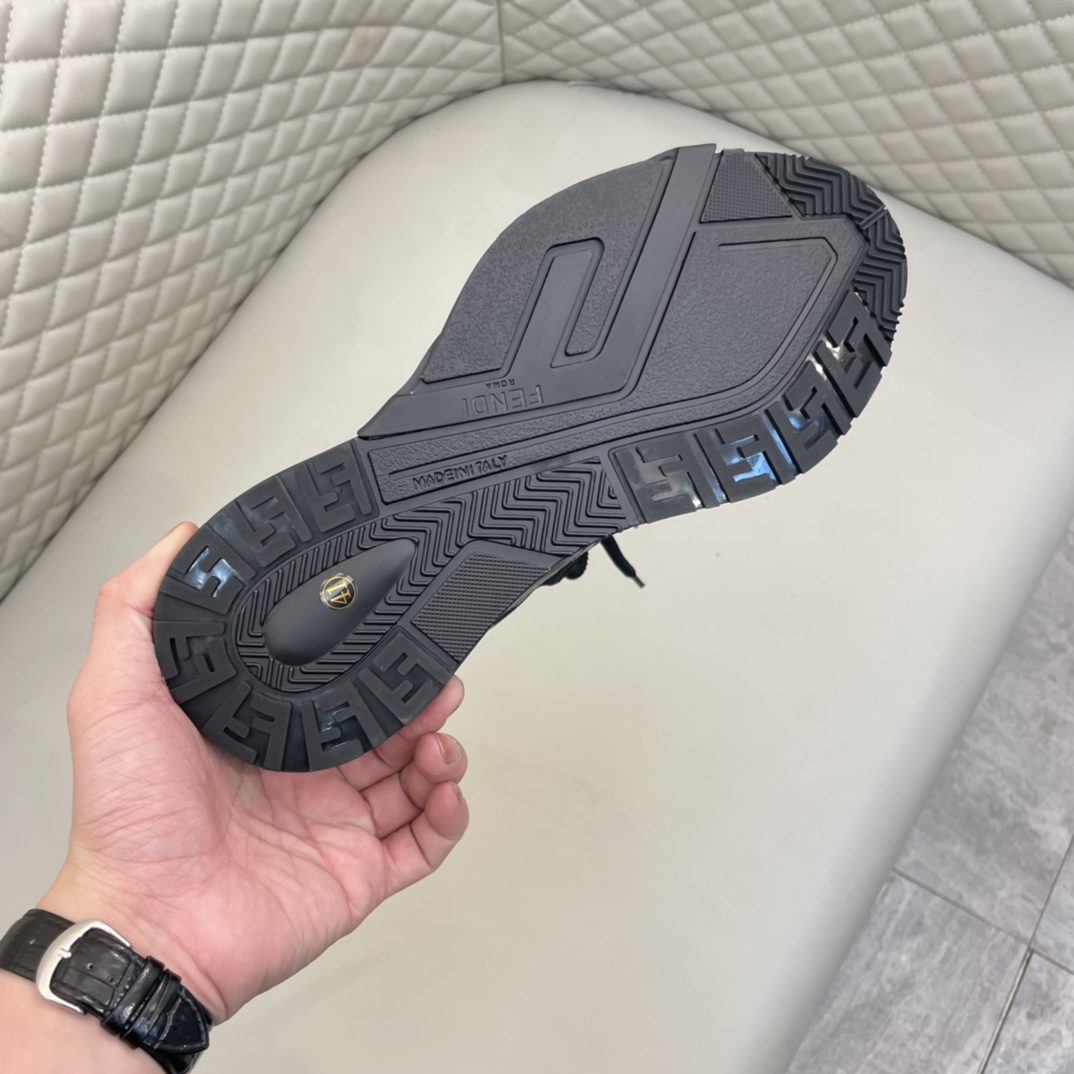 Precio de venta: P220 Marca: Feid* "Fendi*" lowtop sneakersTalla: 38-44(se puede personalizar hasta 