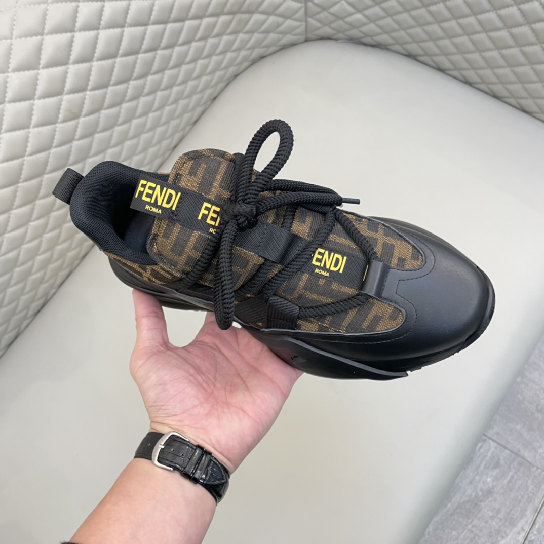 Precio de venta: P220 Marca: Feid* "Fendi*" lowtop sneakersTalla: 38-44(se puede personalizar hasta 