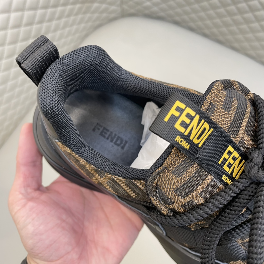 Precio de venta: P220 Marca: Feid* "Fendi*" lowtop sneakersTalla: 38-44(se puede personalizar hasta 