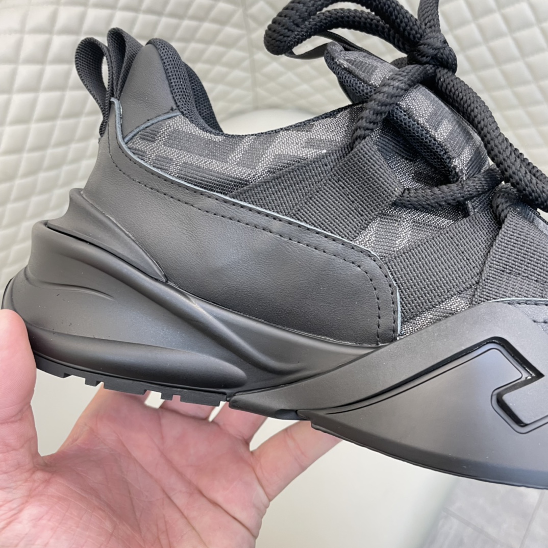 Precio de venta: P220 Marca: Feid* "Fendi*" lowtop sneakersTalla: 38-44(se puede personalizar hasta 