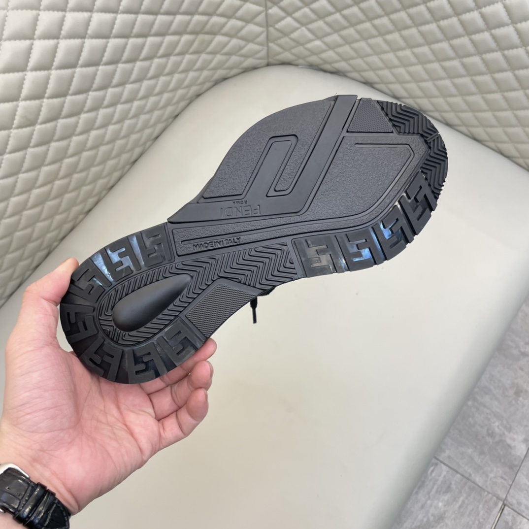 Precio de venta: P220 Marca: Feid* "Fendi*" lowtop sneakersTalla: 38-44(se puede personalizar hasta 