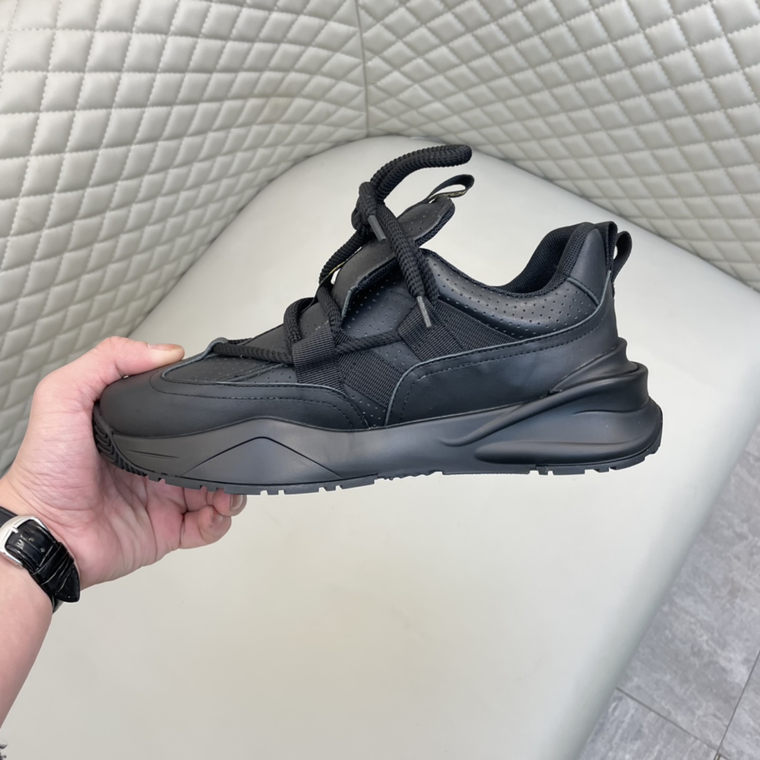Precio de venta: P220 Marca: Feid* "Fendi*" lowtop sneakersTalla: 38-44(se puede personalizar hasta 