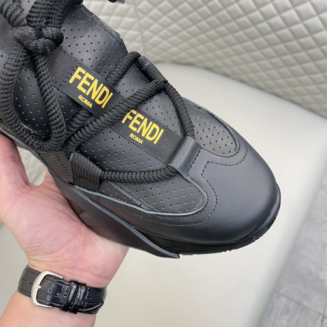Precio de venta: P220 Marca: Feid* "Fendi*" lowtop sneakersTalla: 38-44(se puede personalizar hasta 