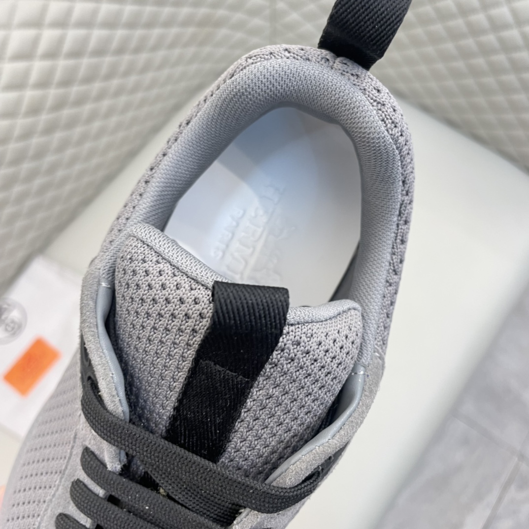 Precio de venta: P220 Marca: Hermè* "Hermès*" Low Top SneakersMarcas: 38-44 (se puede personalizar h