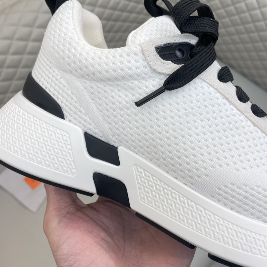 Precio de venta: P220 Marca: Hermè* "Hermès*" Low Top SneakersMarcas: 38-44 (se puede personalizar h