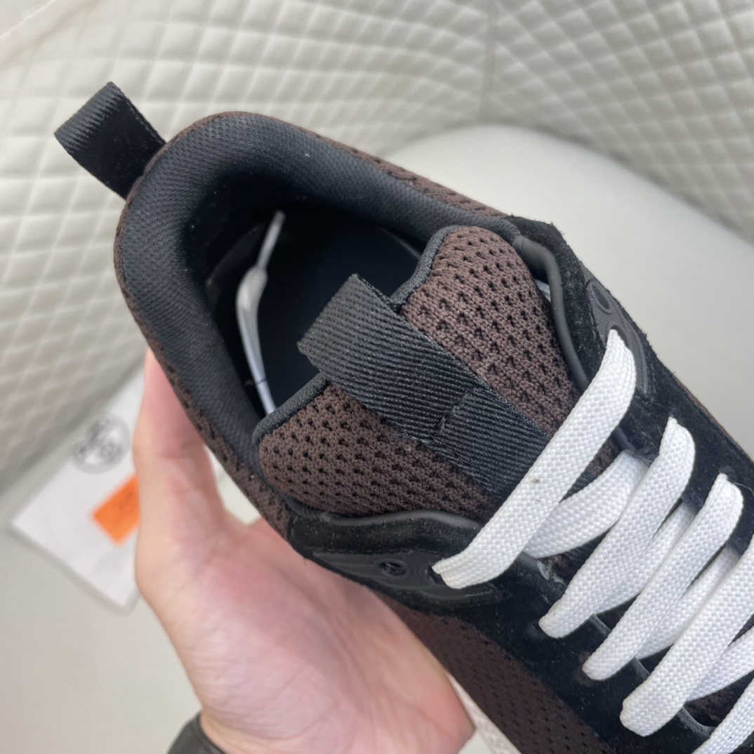 Precio de venta: P220 Marca: Hermè* "Hermès*" Low Top SneakersMarcas: 38-44 (se puede personalizar h