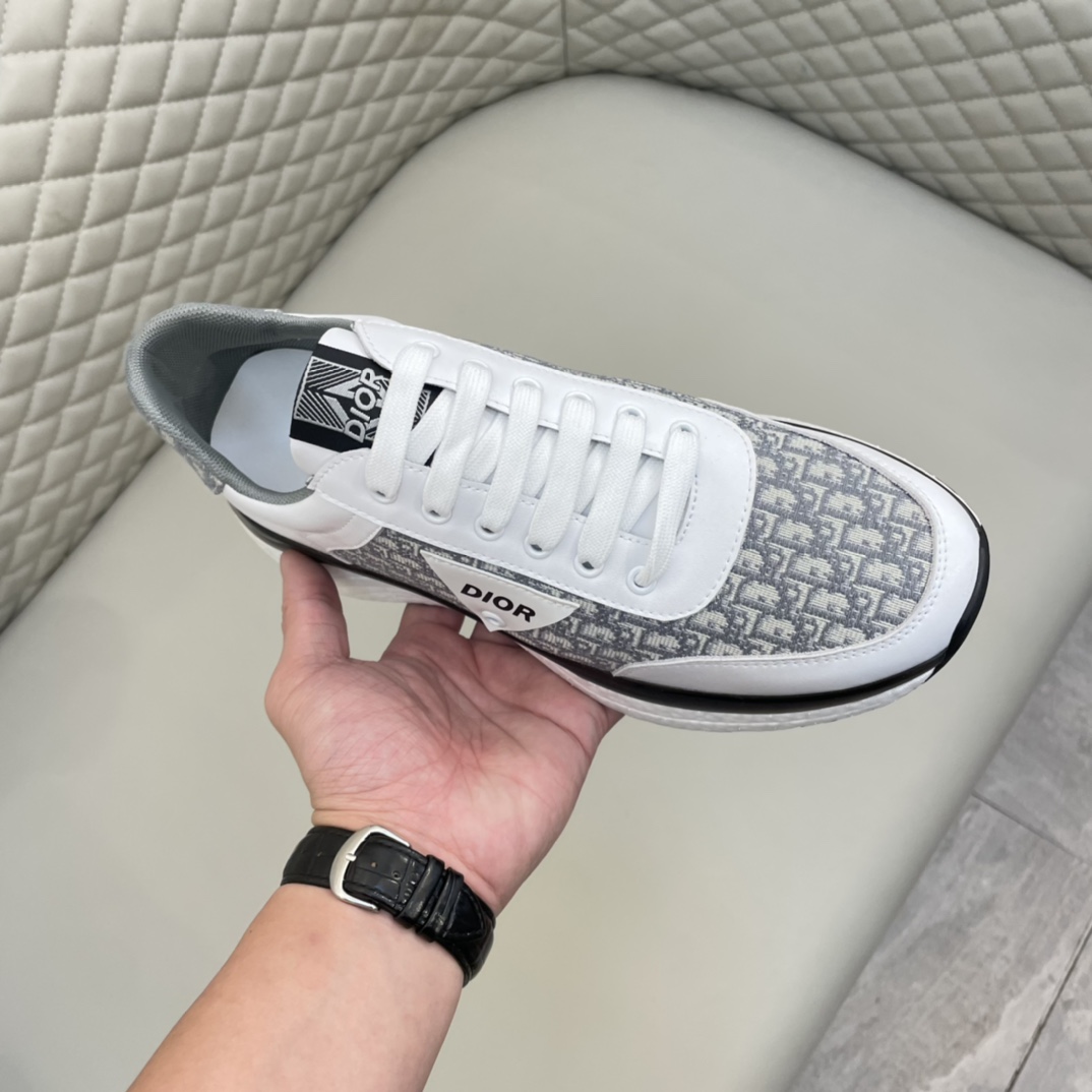 Precio de venta: P190 Marca del producto: Dio* zapatillas de caña bajaTalla: 38-44 (se puede persona