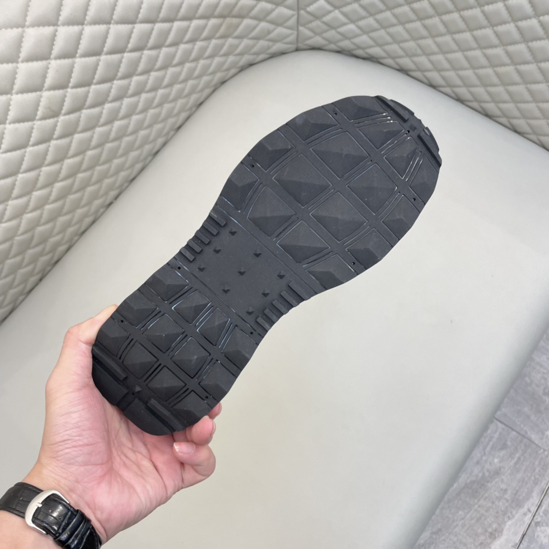 Precio de venta: P200 Marca: Arman* "Armani*" lowtop sneakersTalla: 39-44(se puede personalizar hast
