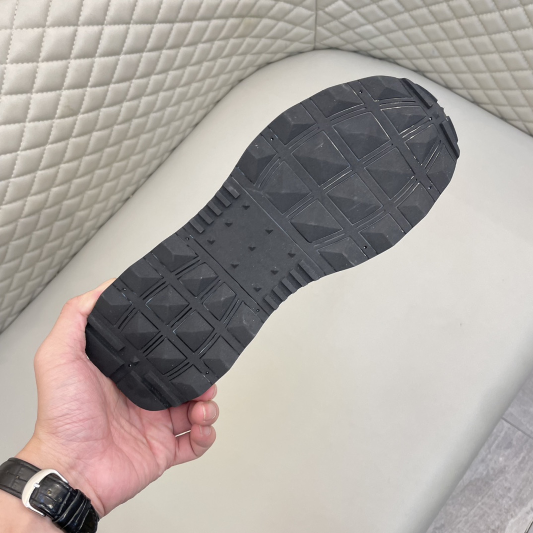 Precio de venta: P200 Marca: Arman* "Armani*" lowtop sneakersTalla: 39-44(se puede personalizar hast