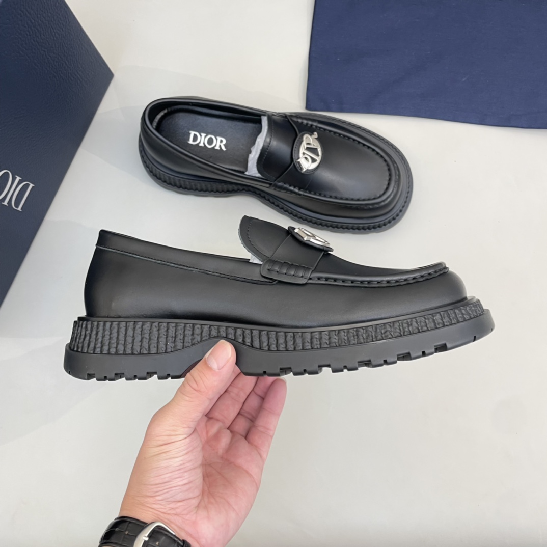 Precio de venta: P230 Marca comercial: Dio* Zapatos de cueroTalla: 39-44(45.46 disponible)Material: 