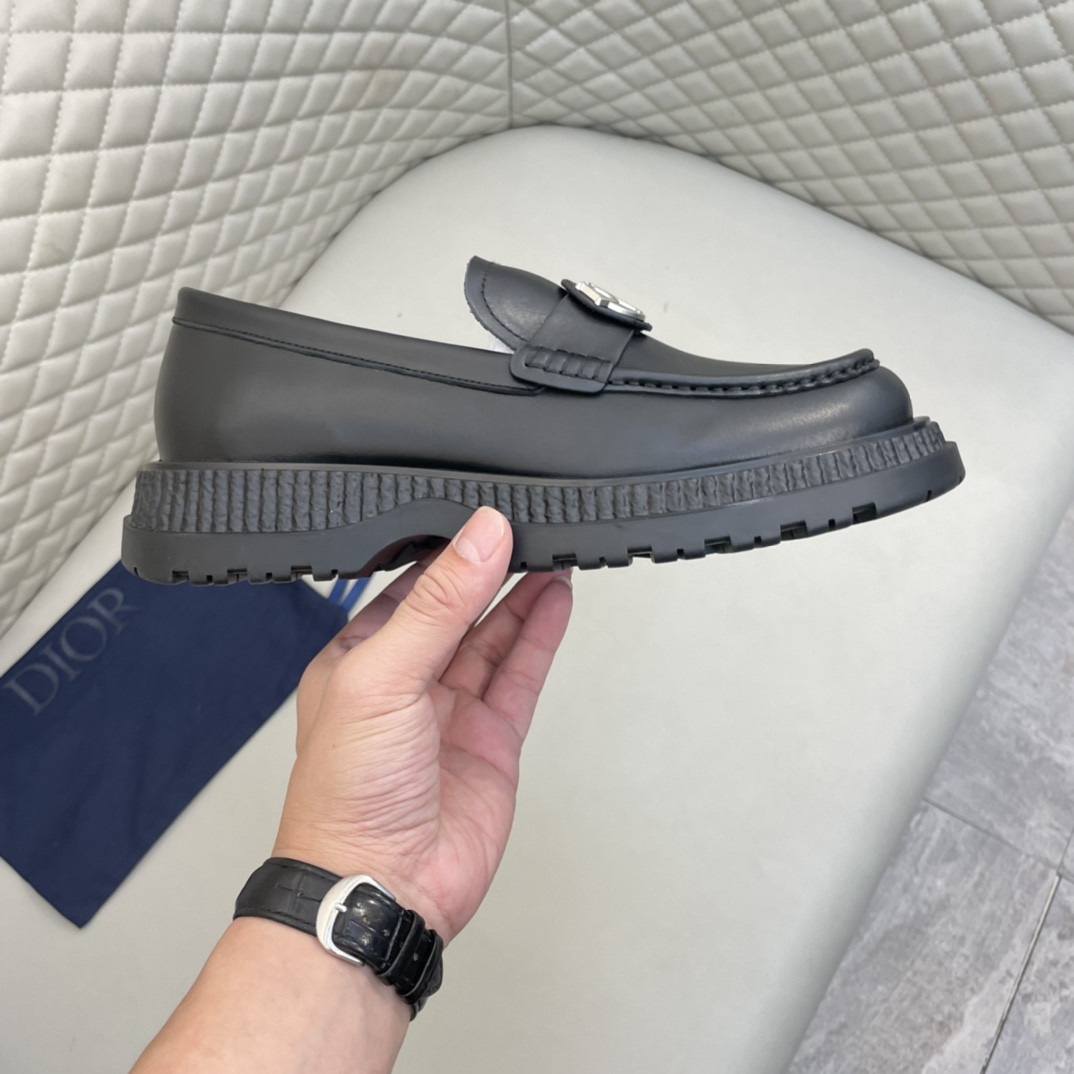 Precio de venta: P230 Marca comercial: Dio* Zapatos de cueroTalla: 39-44(45.46 disponible)Material: 