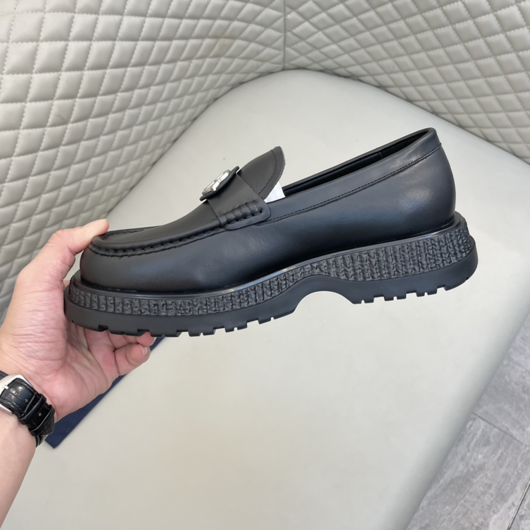Precio de venta: P230 Marca comercial: Dio* Zapatos de cueroTalla: 39-44(45.46 disponible)Material: 