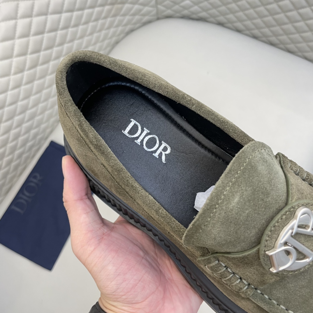 Precio de venta: P230 Marca comercial: Dio* Zapatos de pielTalla: 39-44 (45,46 disponible)Material: 