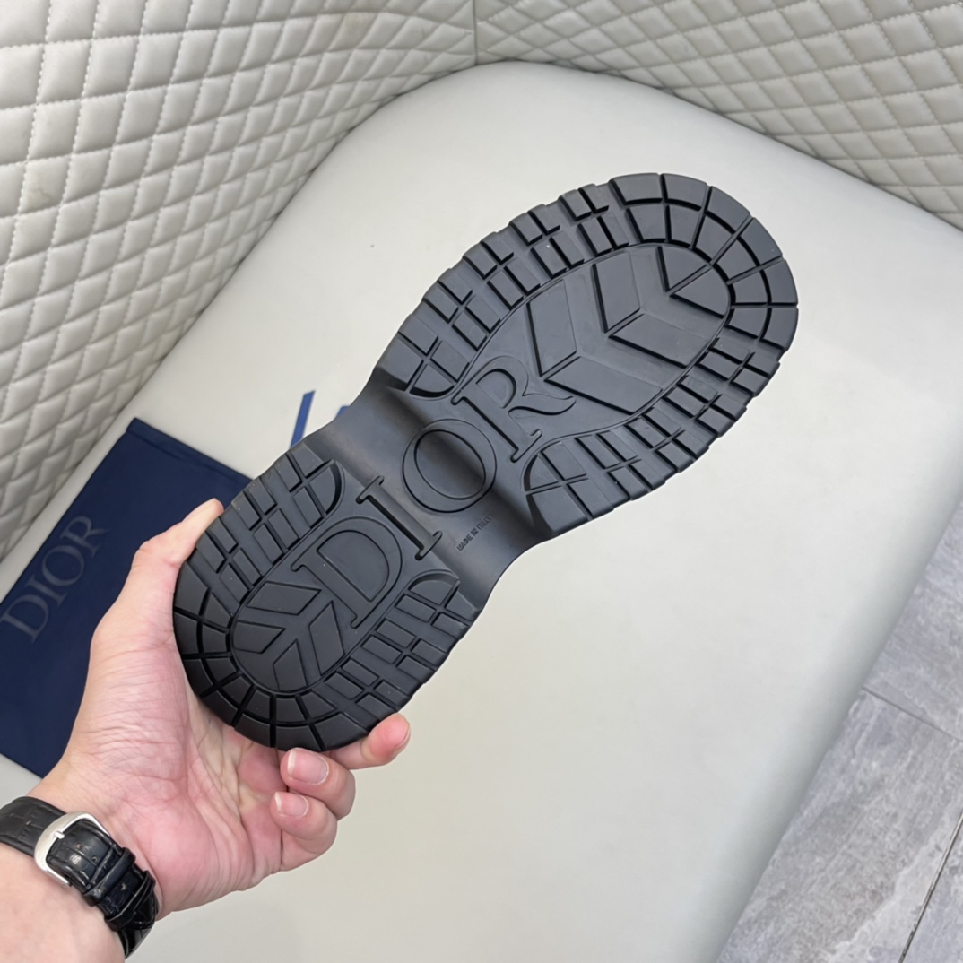 Precio de venta: P230 Marca comercial: Dio* Zapatos de pielTalla: 39-44 (45,46 disponible)Material: 