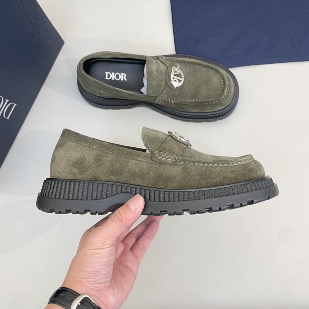 Precio de venta: P230 Marca comercial: Dio* Zapatos de pielTalla: 39-44 (45,46 disponible)Material: 