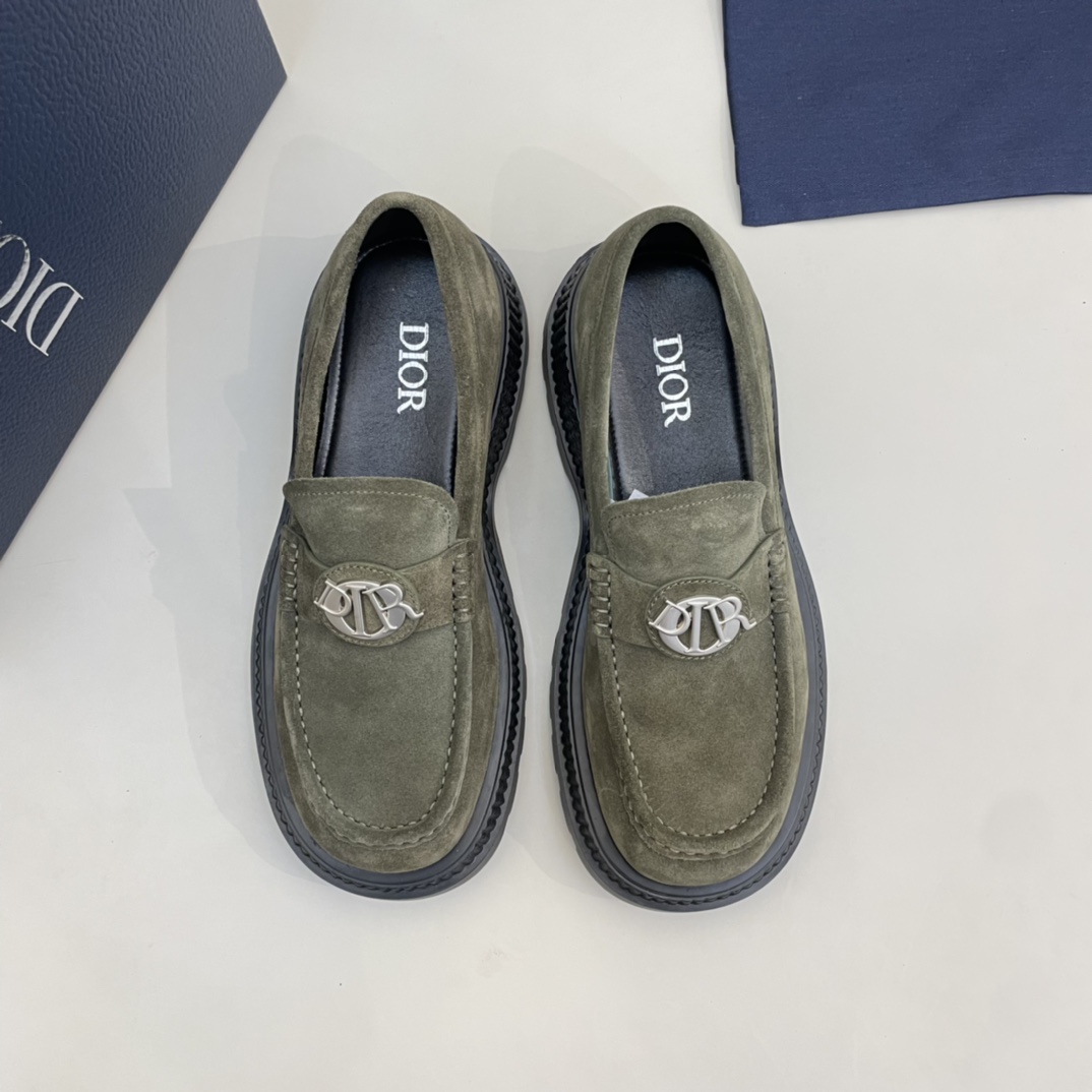 Precio de venta: P230 Marca comercial: Dio* Zapatos de pielTalla: 39-44 (45,46 disponible)Material: 