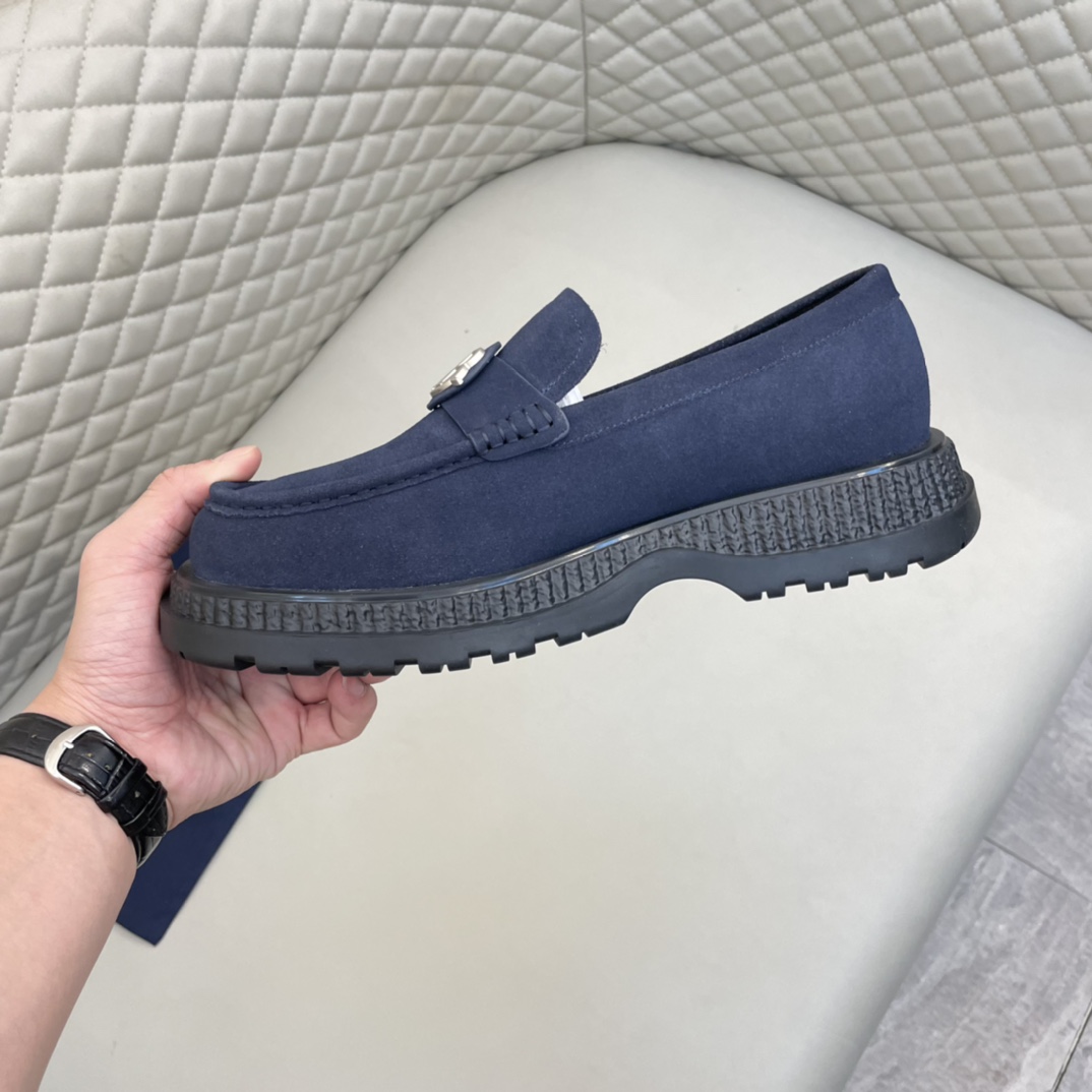 Precio de venta: P230 Marca comercial: Dio* Zapatos de pielTalla: 39-44 (45,46 disponible)Material: 