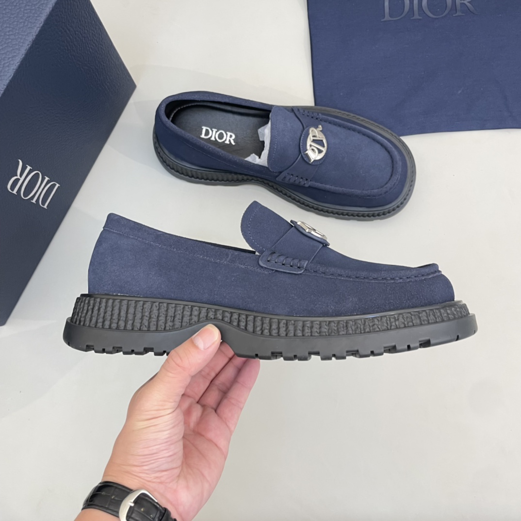 Precio de venta: P230 Marca comercial: Dio* Zapatos de pielTalla: 39-44 (45,46 disponible)Material: 