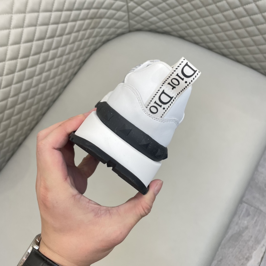 Precio de venta: P200 Marca comercial: Dio* Low Top SneakersTalla: 39-44(se puede personalizar hasta