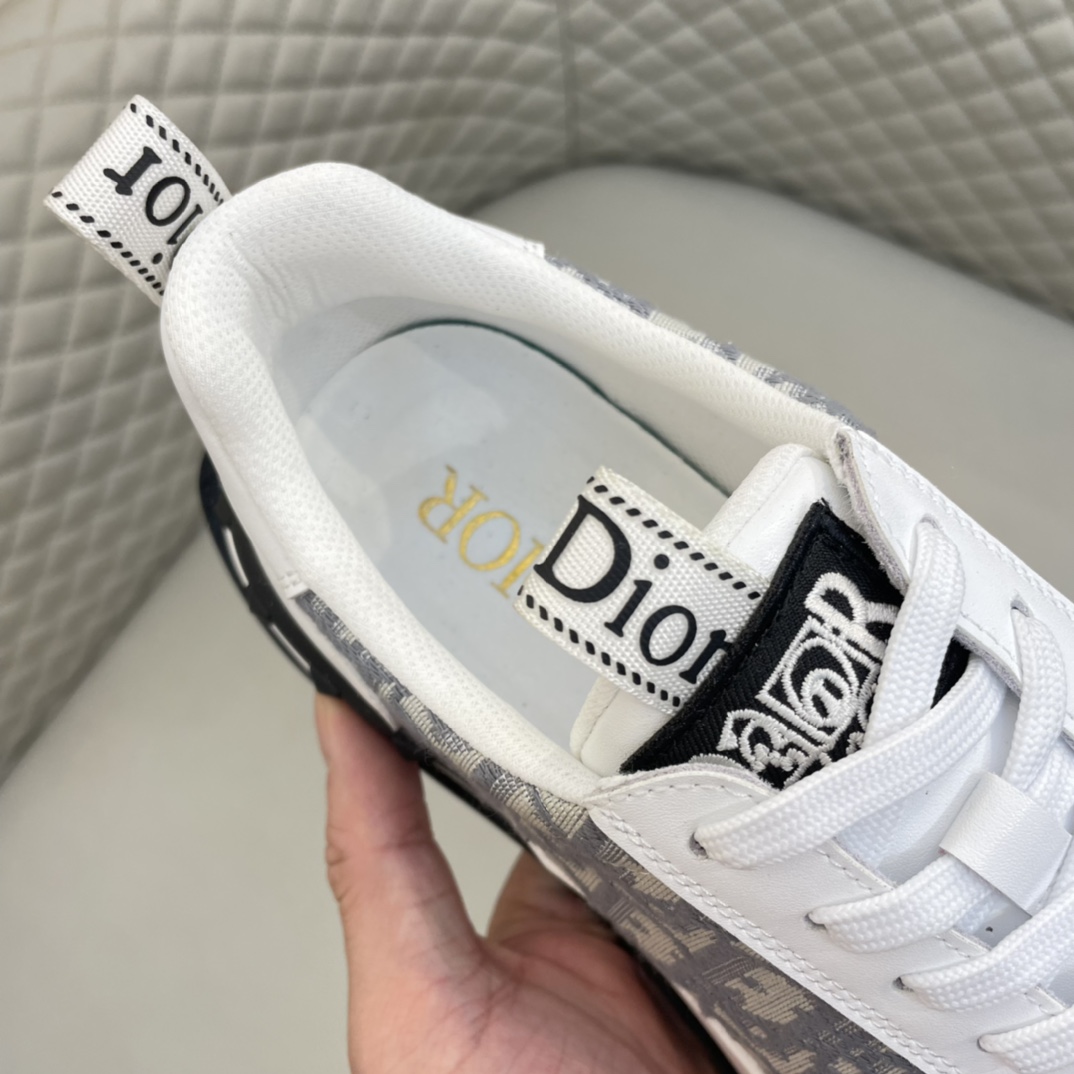 Precio de venta: P200 Marca comercial: Dio* Low Top SneakersTalla: 39-44(se puede personalizar hasta