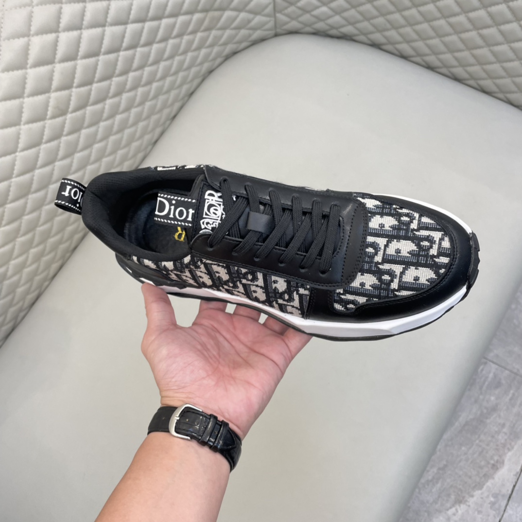 Precio de venta: P200 Marca comercial: Dio* Low Top SneakersTalla: 39-44(se puede personalizar hasta