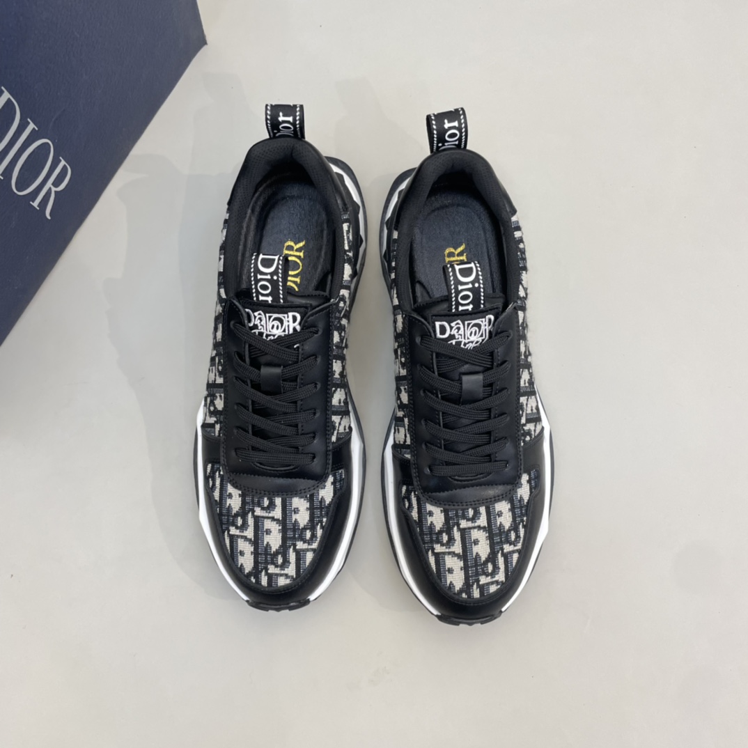 Precio de venta: P200 Marca comercial: Dio* Low Top SneakersTalla: 39-44(se puede personalizar hasta