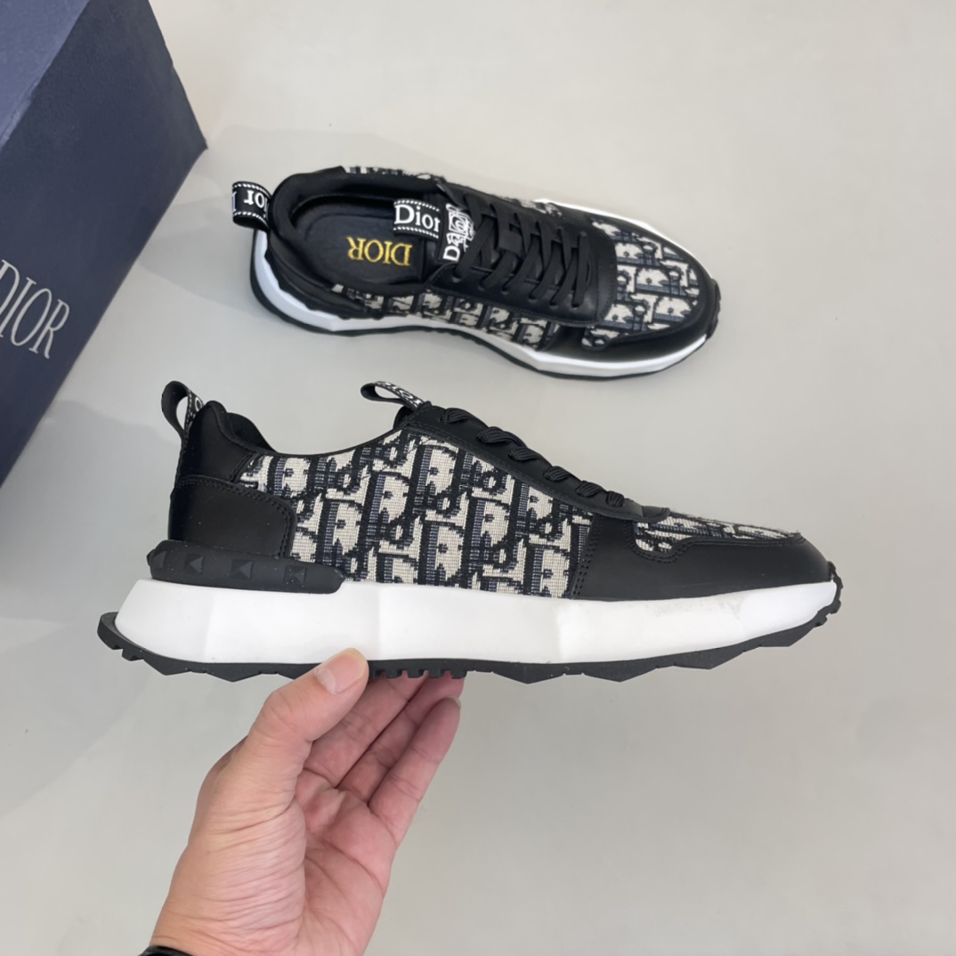 Precio de venta: P200 Marca comercial: Dio* Low Top SneakersTalla: 39-44(se puede personalizar hasta