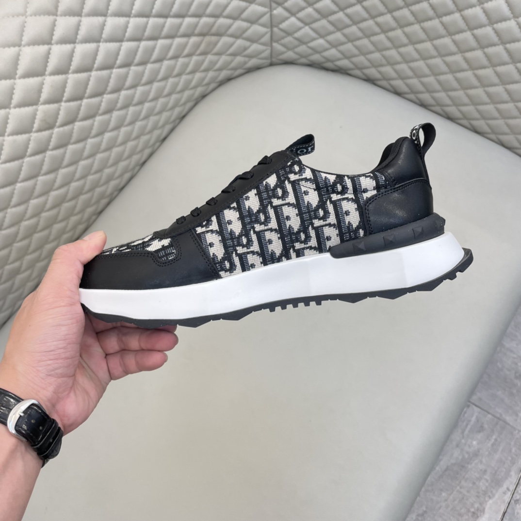 Precio de venta: P200 Marca comercial: Dio* Low Top SneakersTalla: 39-44(se puede personalizar hasta