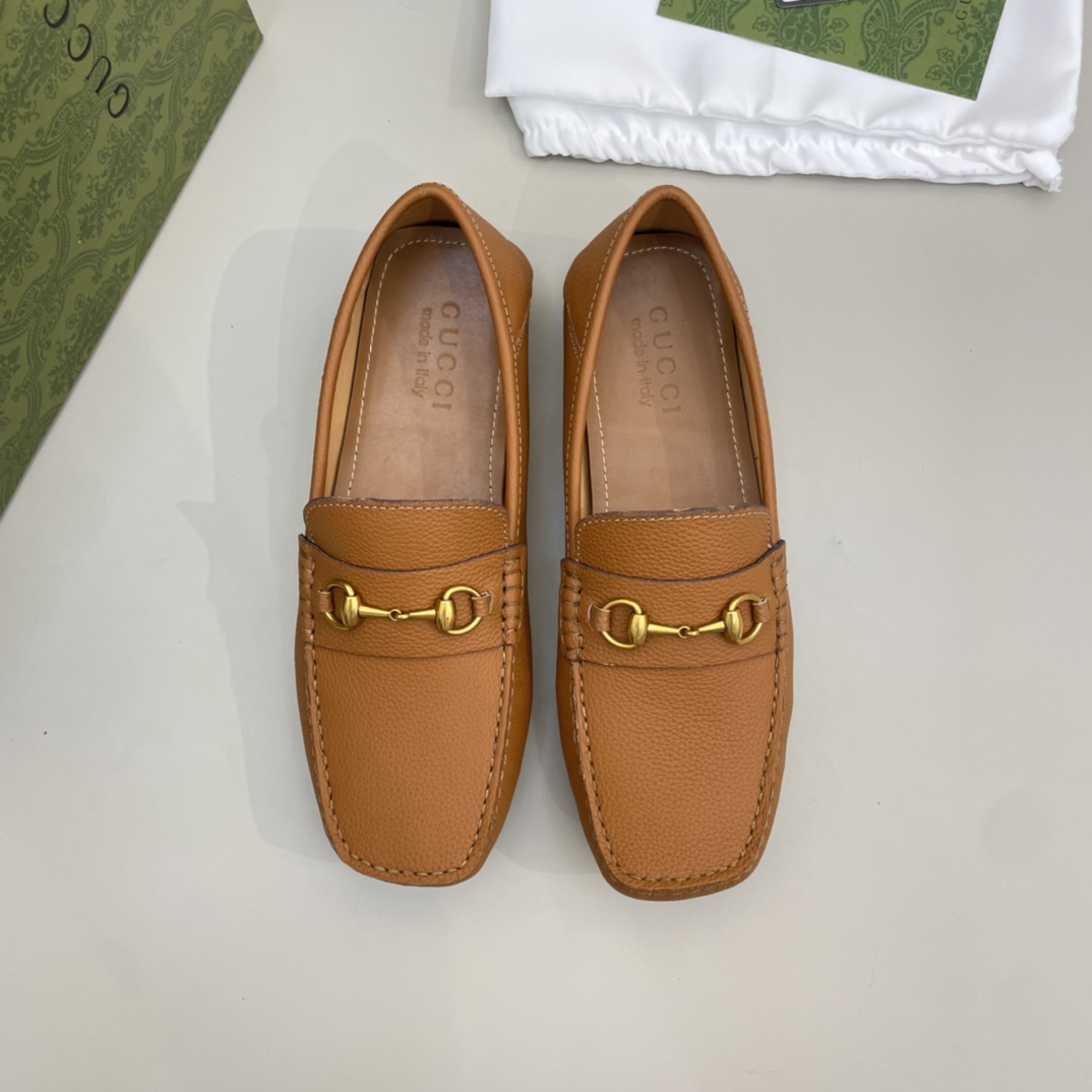 售        价:  💰P260¥  高端品质
商品商标:   Gucc*「古奇*」豆豆鞋
正码码数:   38-44.(可订做45)
商品材料：鞋面进口牛皮，牛皮内里，原版大底。
编        号：859
