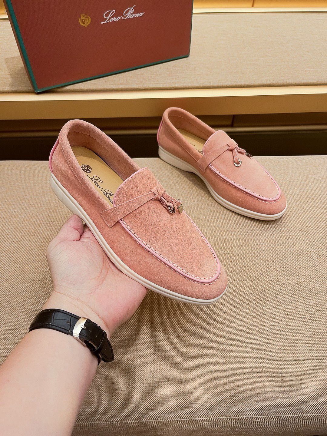 Precio de fábrica:Obtener Loro Piana 2023 Zapatos mocasín nuevo cuenta con una parte superior de gam