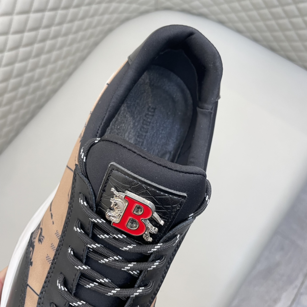 Precio de venta: P180 Marca del producto: Burberr* "Burberry*" lowtop trainers Talla: 38-44 (se pued