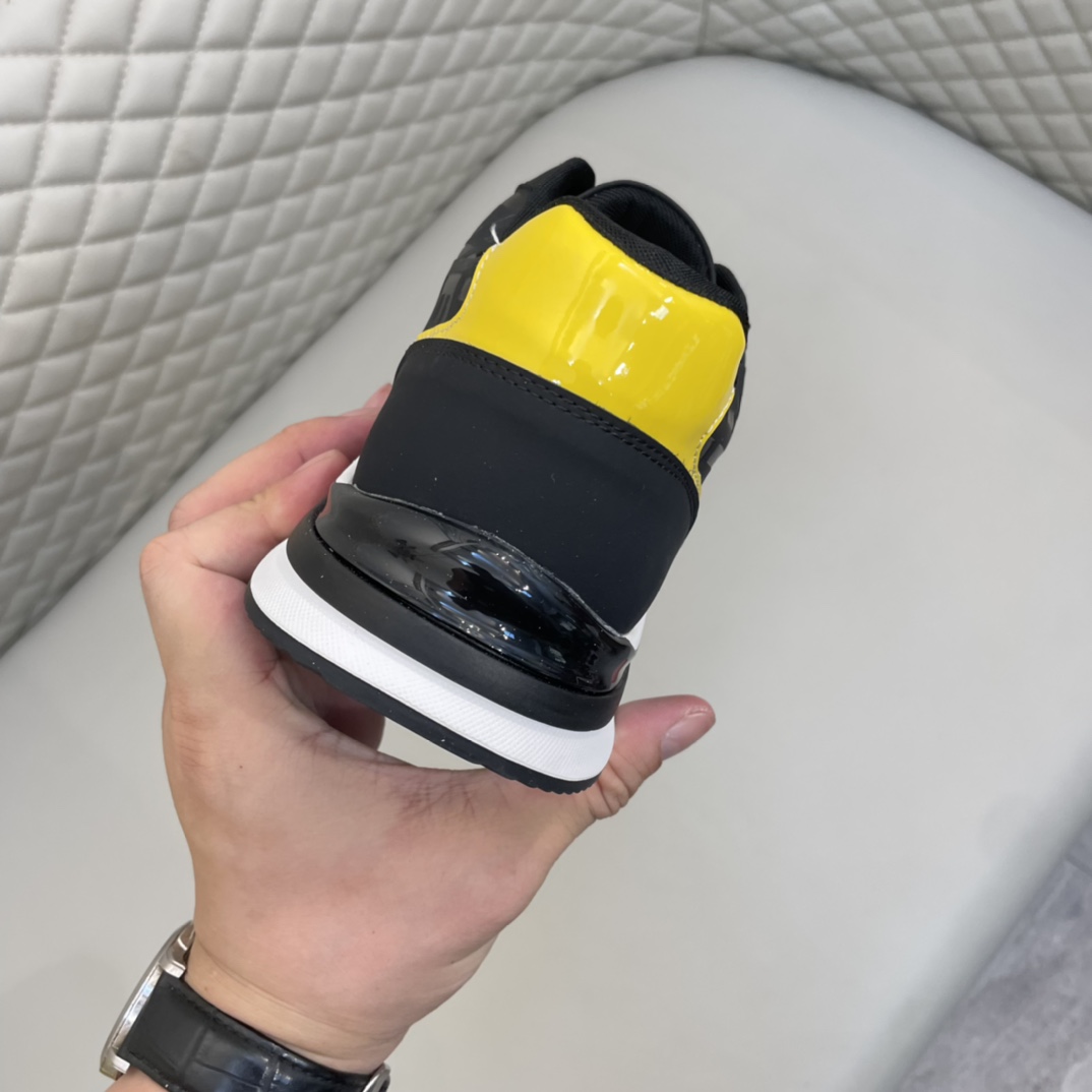Precio de venta: P180Marca: Fend* zapatillas de caña bajaTalla: 38-44(se puede personalizar hasta 45