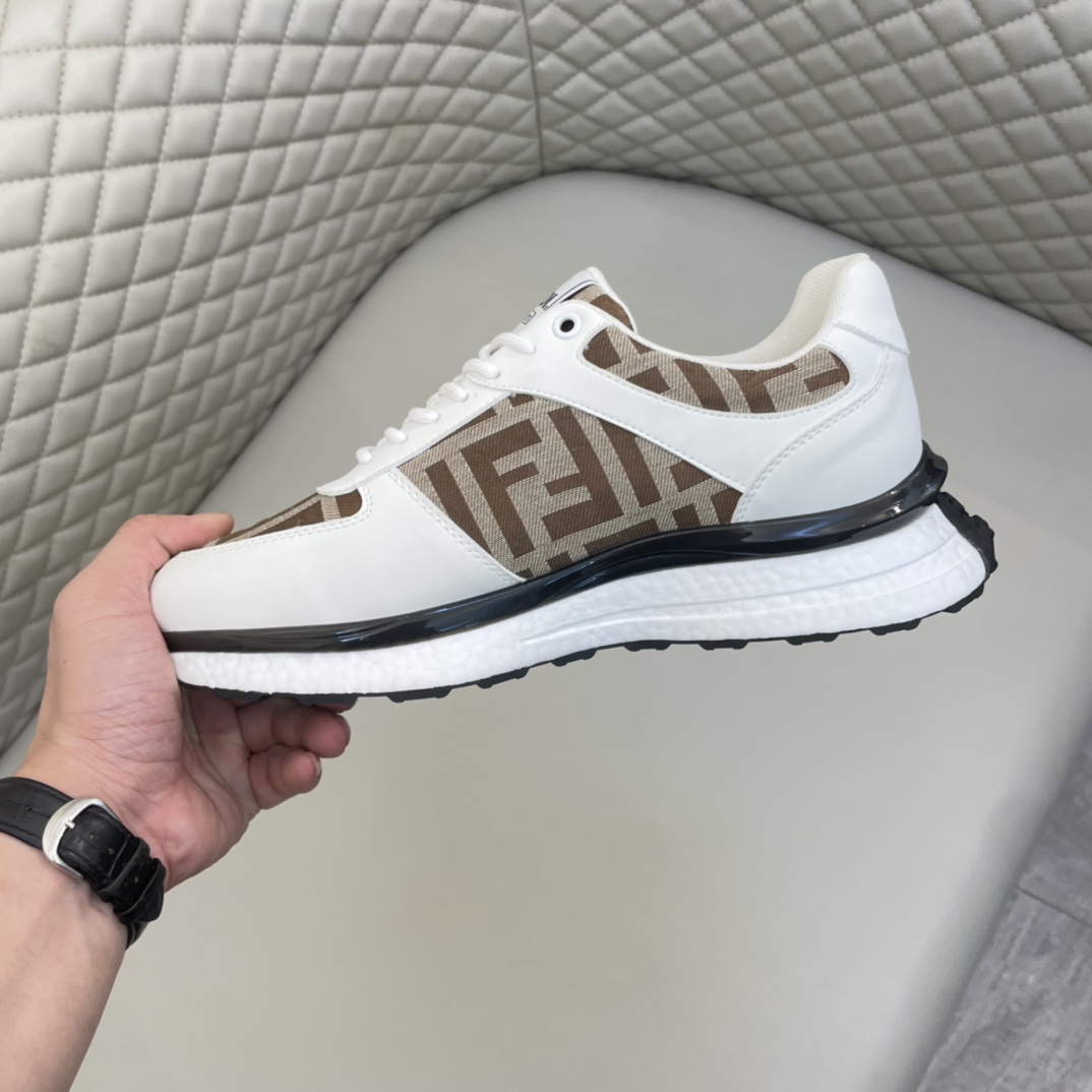 Precio de venta: P200 Marca: Fend *"Fendi*" lowtop trainers Tamaño regular Yardas: 38-44 (se puede p