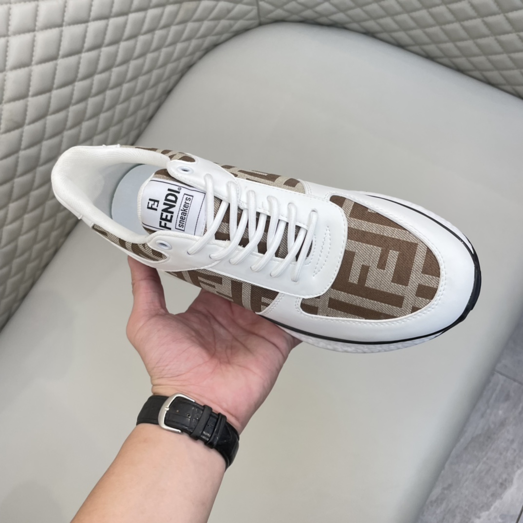Precio de venta: P200 Marca: Fend *"Fendi*" lowtop trainers Tamaño regular Yardas: 38-44 (se puede p