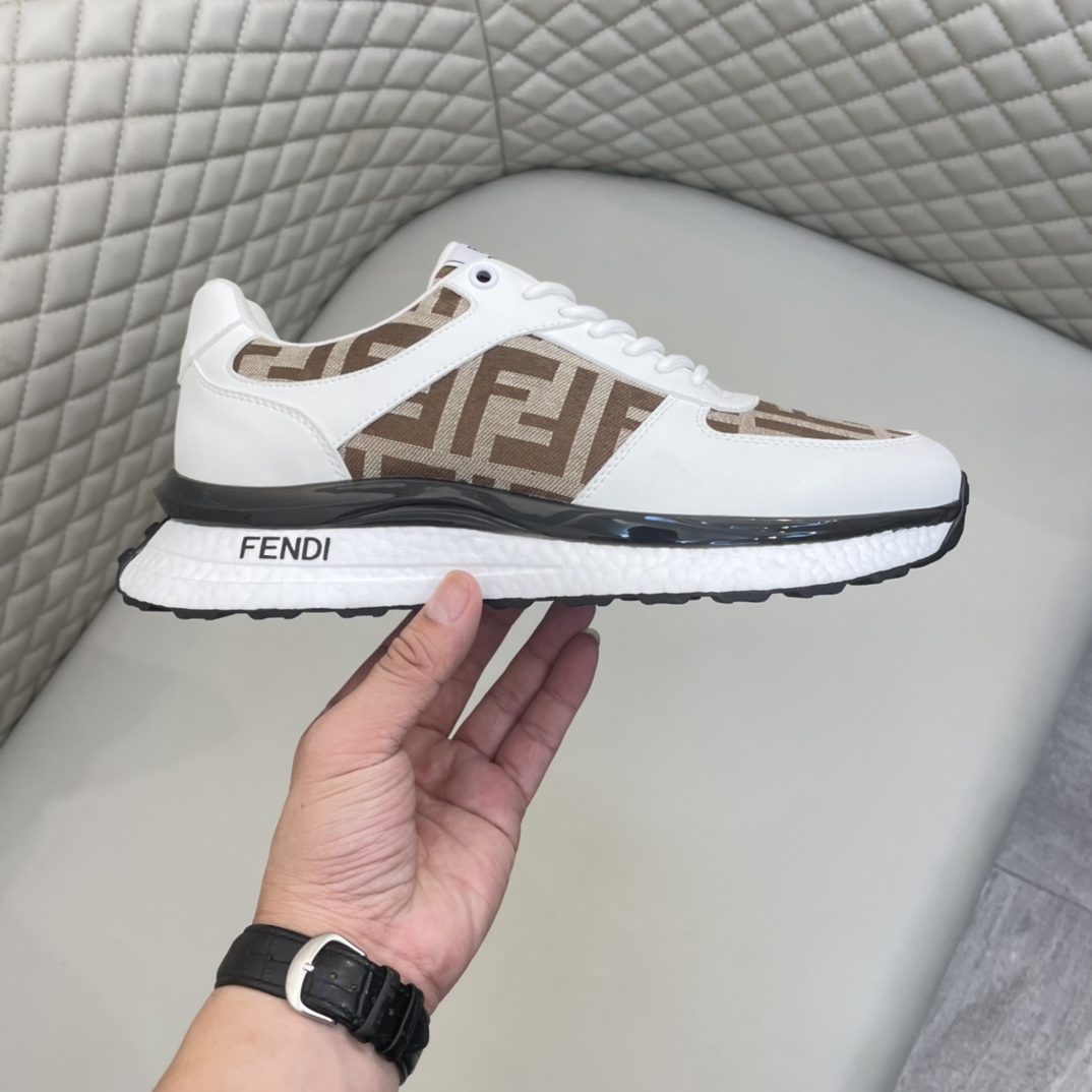 Precio de venta: P200 Marca: Fend *"Fendi*" lowtop trainers Tamaño regular Yardas: 38-44 (se puede p