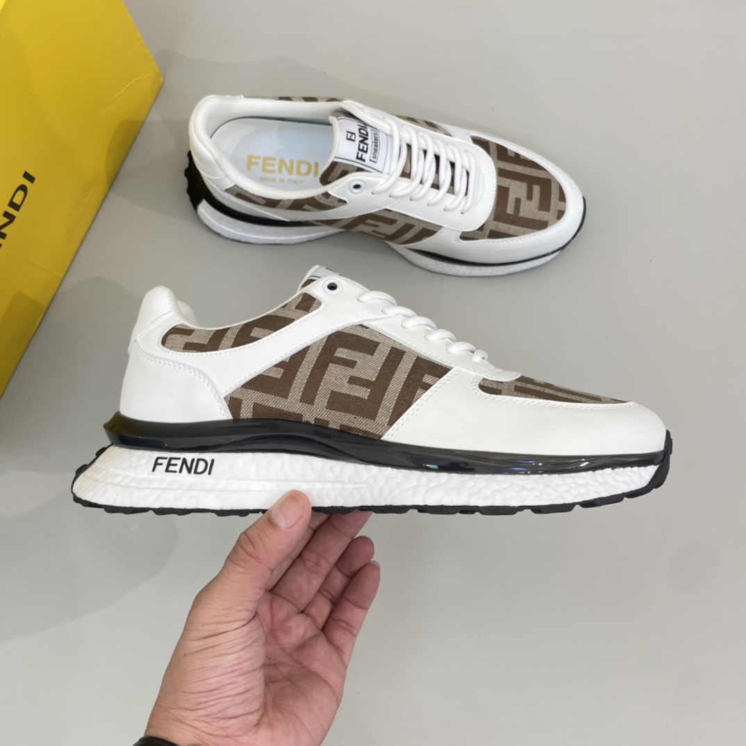 Precio de venta: P200 Marca: Fend *"Fendi*" lowtop trainers Tamaño regular Yardas: 38-44 (se puede p