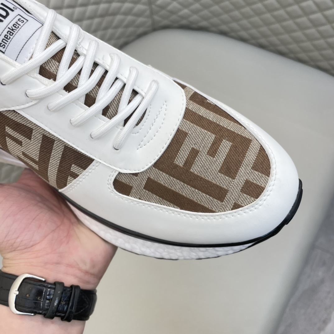 Precio de venta: P200 Marca: Fend *"Fendi*" lowtop trainers Tamaño regular Yardas: 38-44 (se puede p