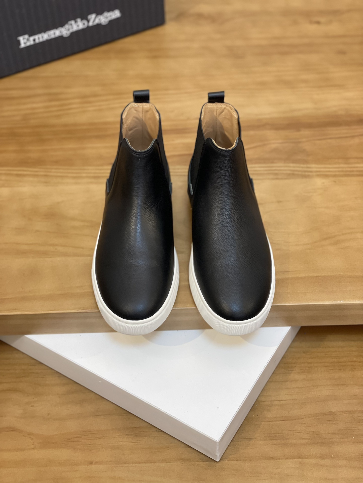 NO:541959,Price: (litchi pattern) (can be made of velvet) High-end quality Product trademark Jenny*'Jenia*' high-top boots Positive code: 38-44 (can be customized 45) Product material upper imported matte leather, comfortable cowhide inner lining, original outsole. Number 846, zegna, boots, cowhide19860909售 价:  (荔枝纹) (可做绒里）高端品质 商品商标杰尼*「杰尼亚*」高帮靴子 正码码数: 38-44(可订做45) 商品材料鞋面进口磨砂皮,舒适牛皮内里,原版大底. 编 号846,,zegna,boots,cowhide,Men's shoes