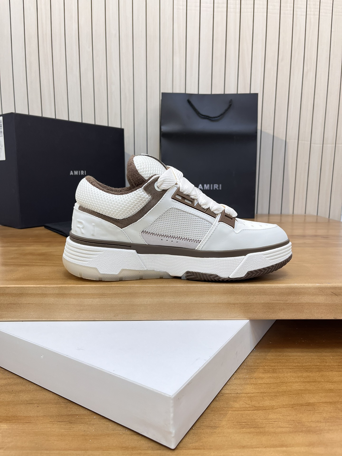 Precio de fábrica:Versión superior Amiri Emile 2023 Primavera y Verano Nuevo MA-1 Zapatos de pan Mod