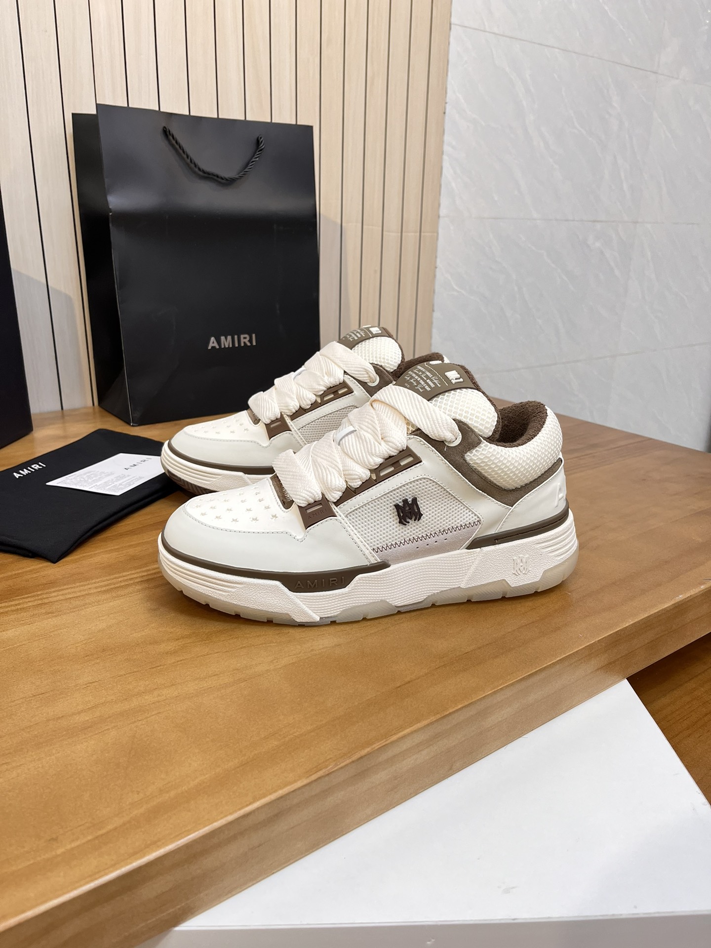Precio de fábrica:Versión superior Amiri Emile 2023 Primavera y Verano Nuevo MA-1 Zapatos de pan Mod