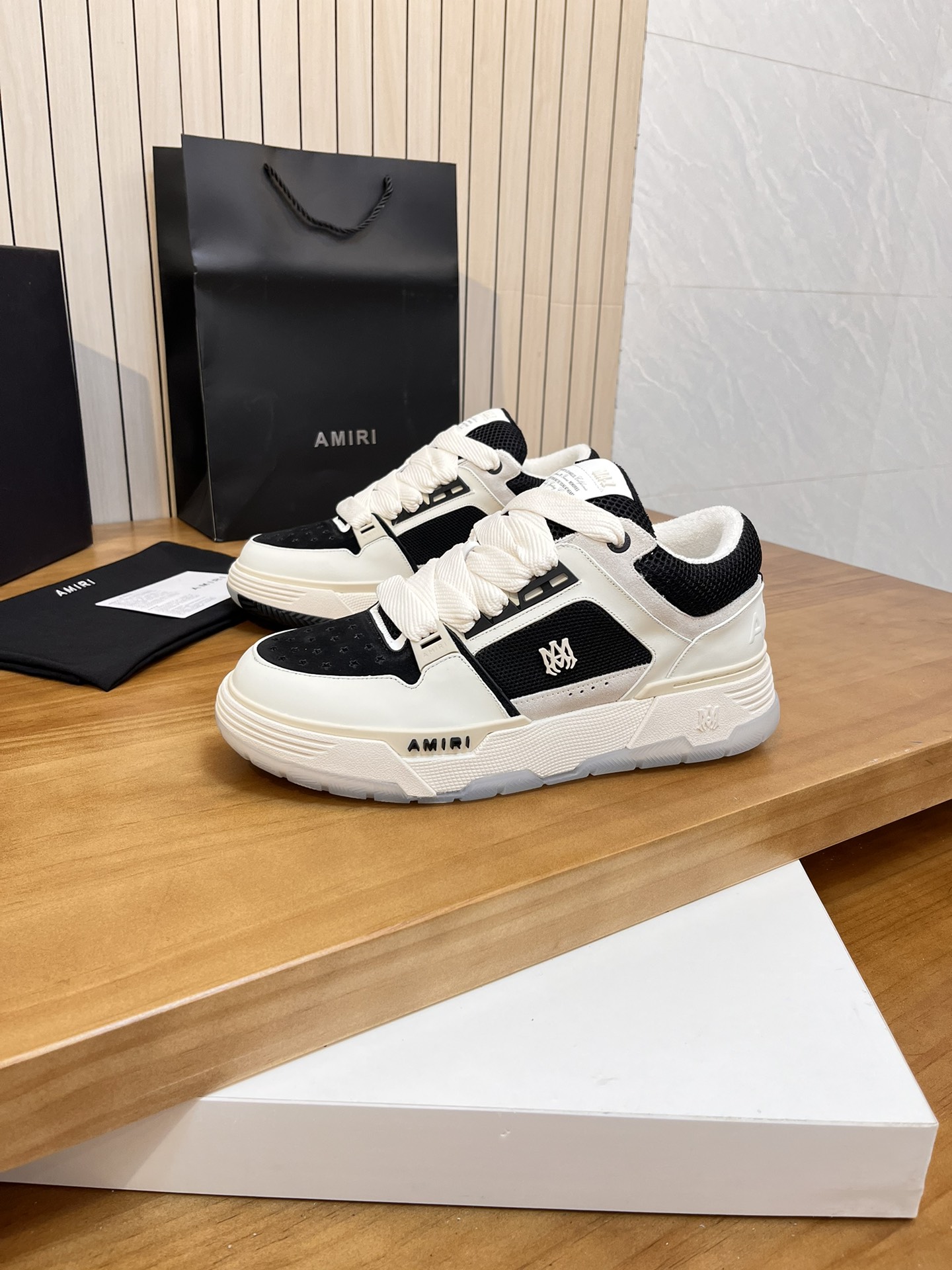 Precio de fábrica:Versión superior Amiri Emile 2023 Primavera y Verano Nuevo MA-1 Zapatos de pan Mod