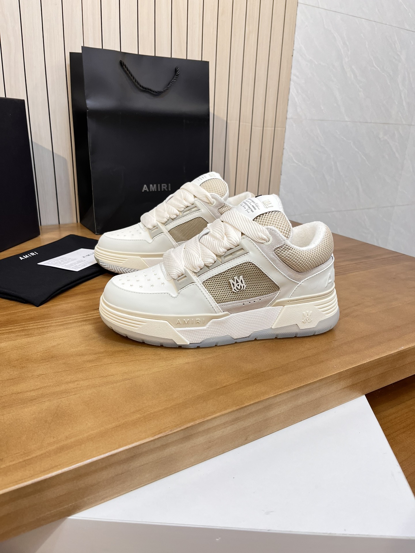 Precio de fábrica:Versión superior Amiri Emile 2023 Primavera y Verano Nuevo MA-1 Zapatos de pan Mod