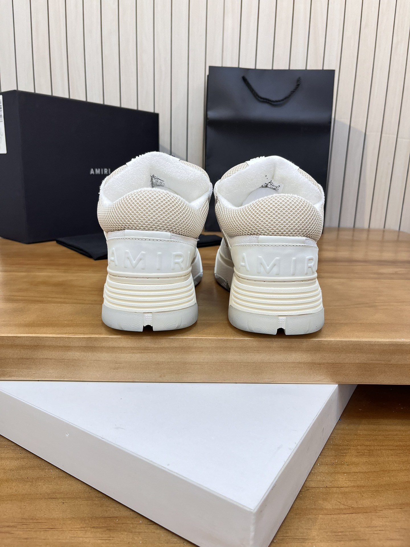 Precio de fábrica:Versión superior Amiri Emile 2023 Primavera y Verano Nuevo MA-1 Zapatos de pan Mod