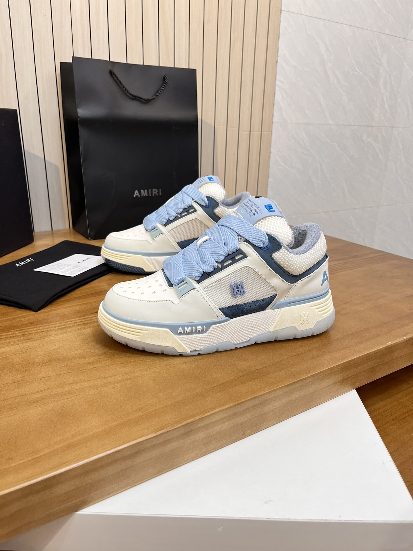 Precio de fábrica:Versión superior Amiri Emile 2023 Primavera y Verano Nuevo MA-1 Zapatos de pan Mod