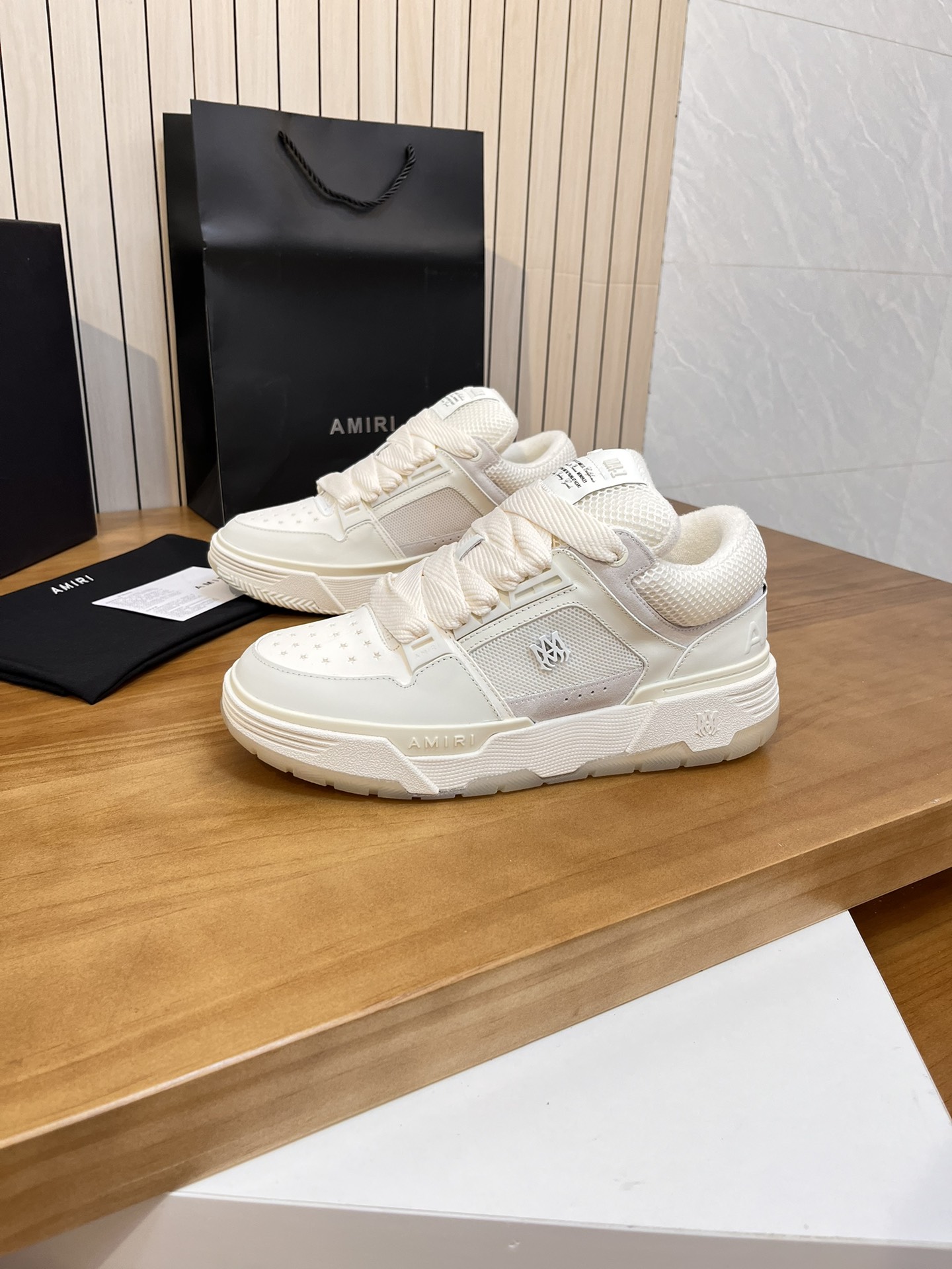 Precio de fábrica:Versión superior Amiri Emile 2023 Primavera y Verano Nuevo MA-1 Zapatos de pan Mod
