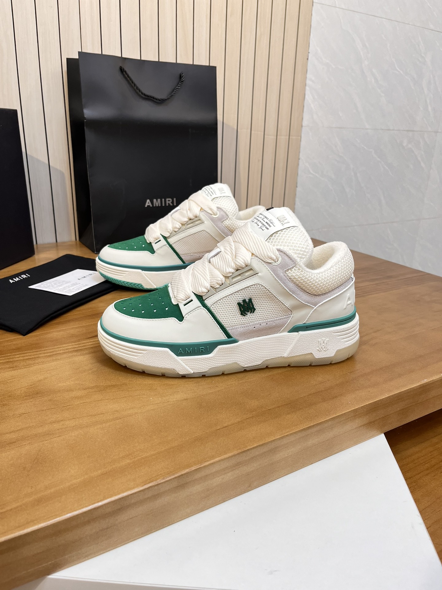 Precio de fábrica:Versión superior Amiri Emile 2023 Primavera y Verano Nuevo MA-1 Zapatos de pan Mod