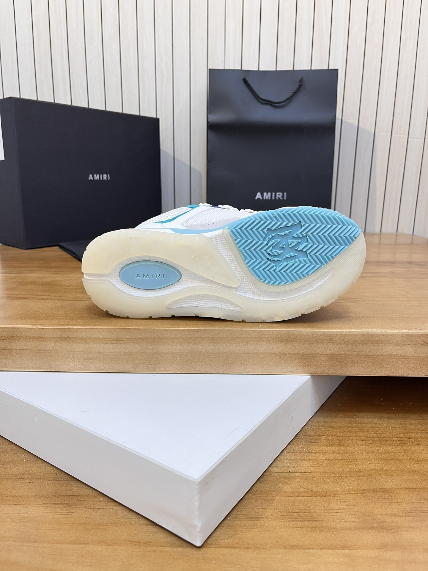 Precio de fábrica:Versión superior Amiri Emile 2023 Primavera y Verano Nuevo MA-1 Zapatos de pan Mod