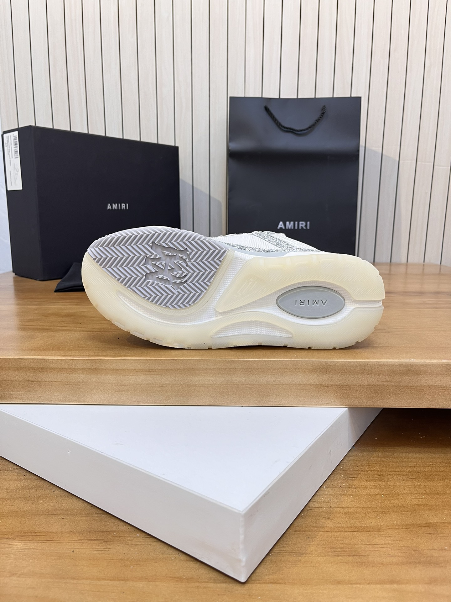 Precio de fábrica:Versión superior Amiri Emile 2023 Primavera y Verano Nuevo MA-1 Zapatos de pan Mod