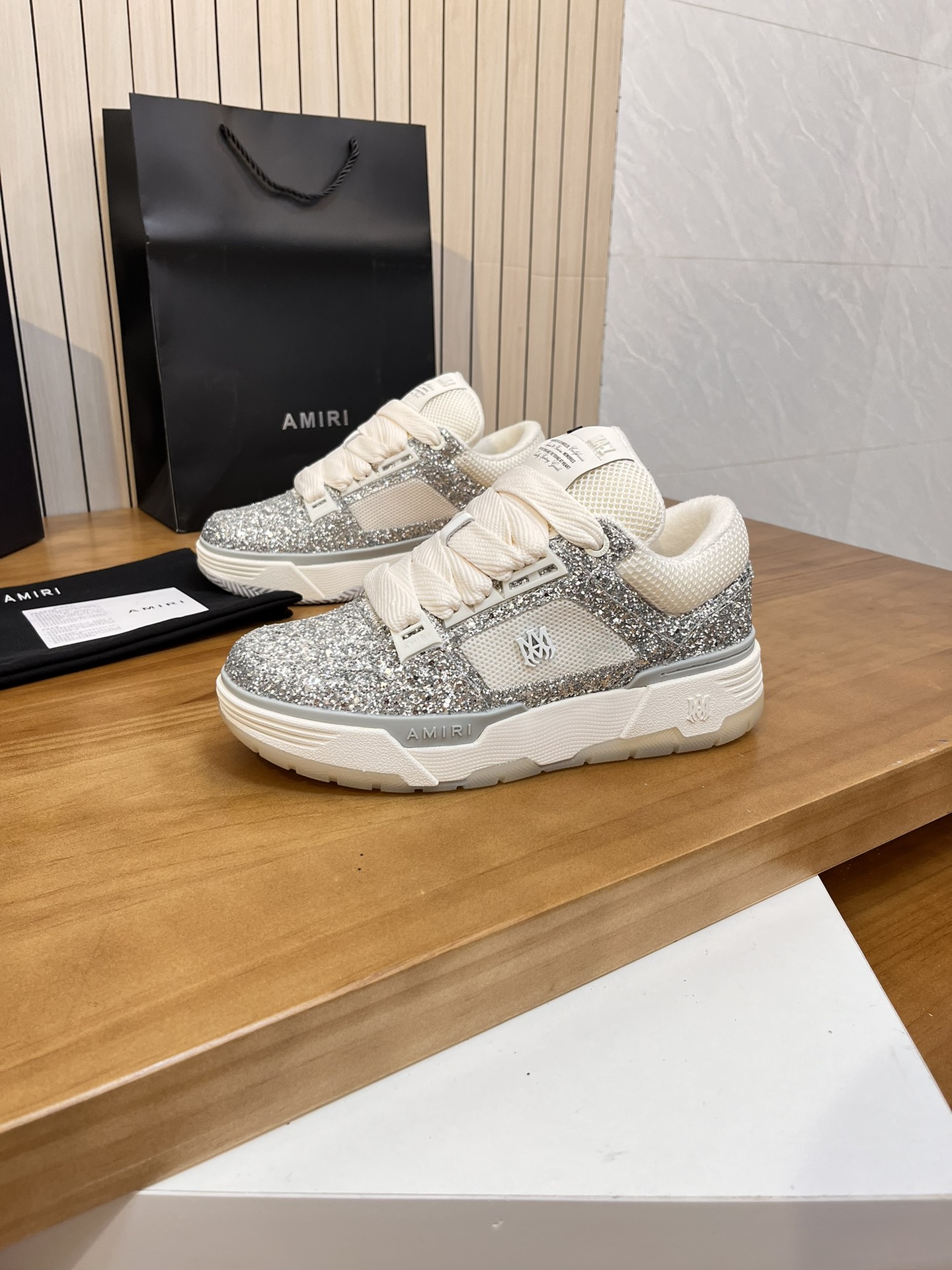 Precio de fábrica:Versión superior Amiri Emile 2023 Primavera y Verano Nuevo MA-1 Zapatos de pan Mod