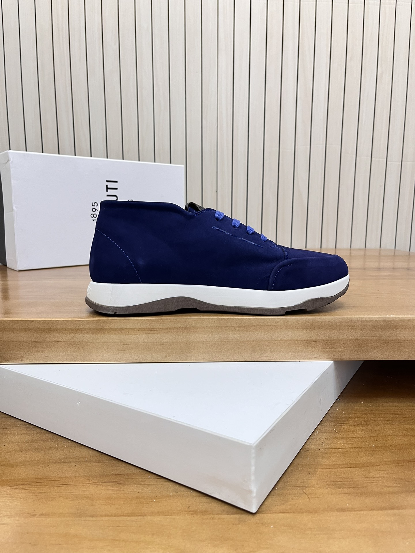 Precio de venta: P210 Marca: Berlut* "Bruti*" high top loafersMarca: 39-44 (se puede personalizar ha